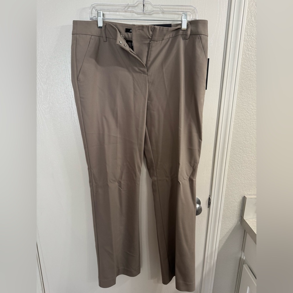 3/$10 NWT Apt. 9 Modern Fit Lucca Dress Pants